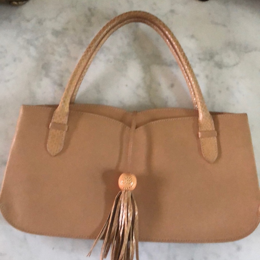 100% authentic like new escada tan 3 pocket bag❤️